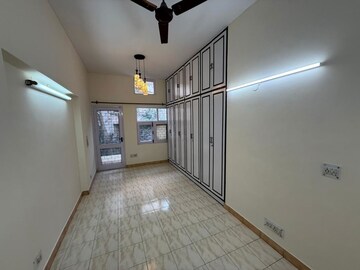 Room in 3 BHK Builder Floor at Nehru Enclave – for Rent