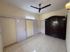 Room in 3 BHK Builder Floor at Nehru Enclave – for Rent