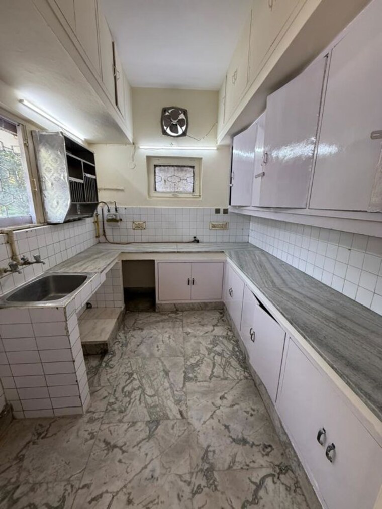 Kitchen, nehru enclave 3 Bedroom 2250 Sq.Ft. Builder Floor In Nehru Enclave Delhi 10059616