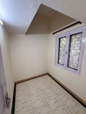 Room in 3 BHK Builder Floor at Nehru Enclave – for Rent