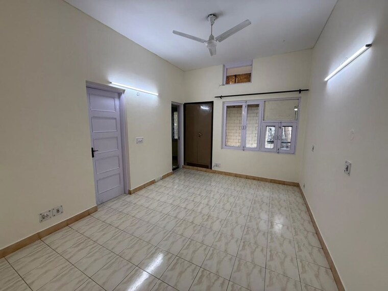 Room, nehru enclave 3 Bedroom 2250 Sq.Ft. Builder Floor In Nehru Enclave Delhi 10059616