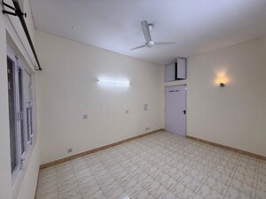 Room in 3 BHK Builder Floor at Nehru Enclave – for Rent
