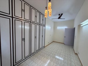 Room in 3 BHK Builder Floor at Nehru Enclave – for Rent