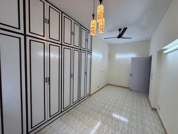 Room in 3 BHK Builder Floor at Nehru Enclave – for Rent