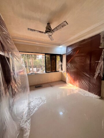 Bedroom in 4 BHK Apartment at Oshiwara – for Rent