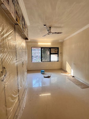 Room in 4 BHK Apartment at Oshiwara – for Rent