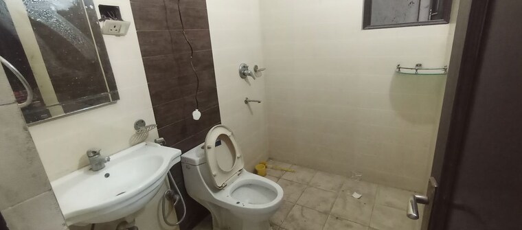 Bathroom, kalkaji 3 Bedroom 1800 Sq.Ft. Builder Floor In Kalkaji Delhi 10013152