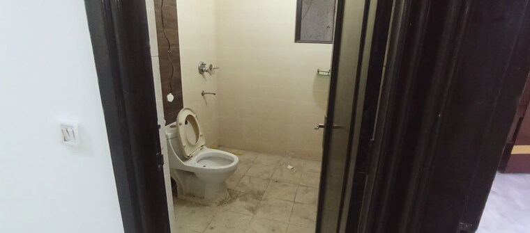Bathroom, kalkaji 3 Bedroom 1800 Sq.Ft. Builder Floor In Kalkaji Delhi 10013152
