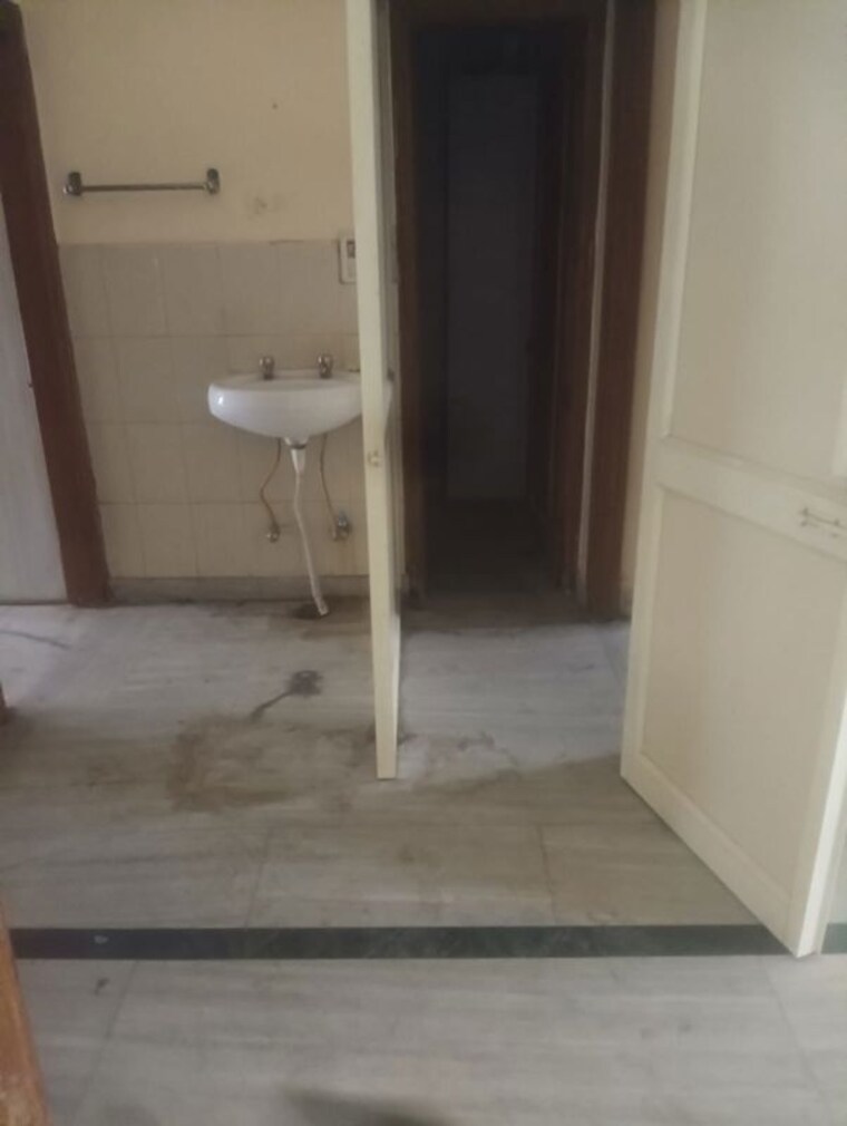 Bathroom, sector 69 3 Bedroom 1800 Sq.Ft. Builder Floor In Sector 69 Mohali 10062879