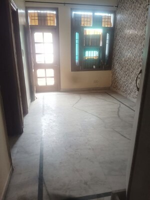 Room in 3 BHK Builder Floor at Sector 69 – for Rent