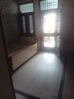 Room in 3 BHK Builder Floor at Sector 69 – for Rent