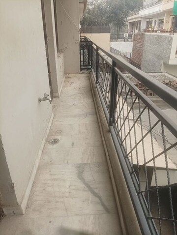 Balcony in 3 BHK Builder Floor at Sector 69 – for Rent