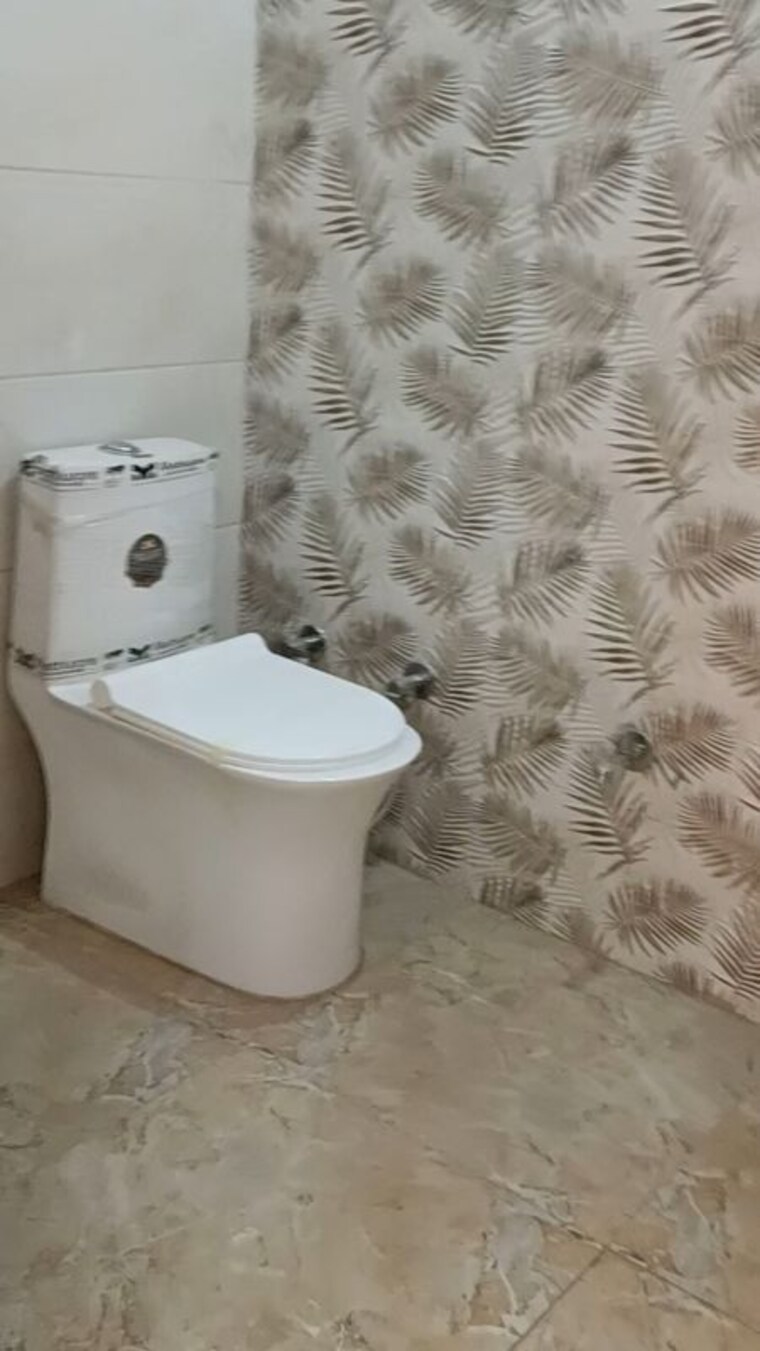 Bathroom, shalimar garden extension i 3 Bedroom 1000 Sq.Ft. Builder Floor In Shalimar Garden Extension I Ghaziabad 10063165