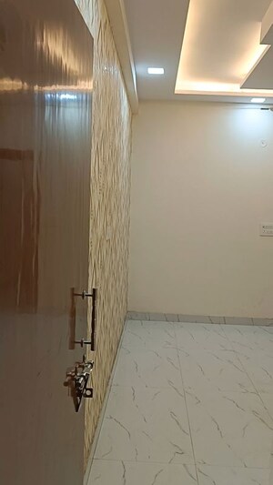 Room in 3 BHK Builder Floor at Shalimar Garden Extension I – for Sale