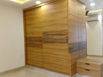 Room in 3 BHK Apartment at Green Park Extension – for Sale