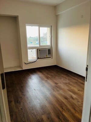 Room in 2 BHK Apartment at Silverglades The Melia, Sohna Sector 35 – for Rent