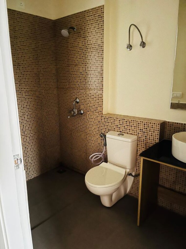 Bathroom, silverglades-the-melia 2 Bedroom 873 Sq.Ft. Apartment In Sohna Sector 35 Gurgaon 10063288