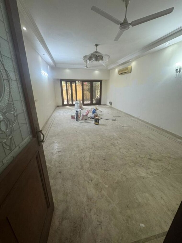 Room, gulmohar park 3 Bedroom 300 Sq.Yd. Apartment In Gulmohar Park Delhi 10063304