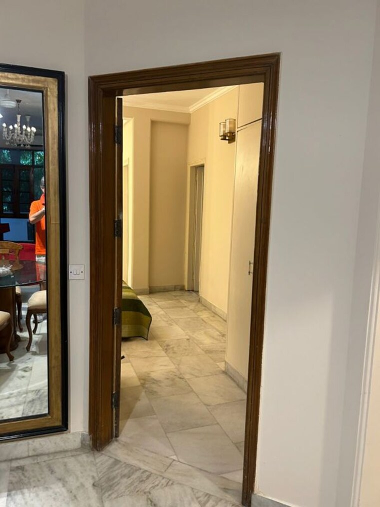 undefined, defence colony 3 Bedroom 325 Sq.Yd. Apartment In Defence Colony Delhi 10063323
