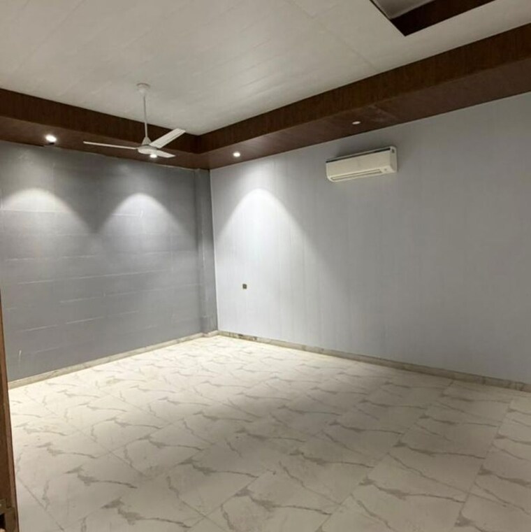 Other, dlf phase i Commercial Office Space 1500 Sq.Ft. In Dlf Phase I Gurgaon 10063452
