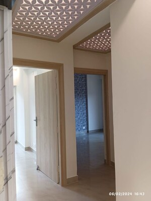 Building Lobby in 4 BHK Builder Floor at PhasE-Iii SectoR-48 – for Sale