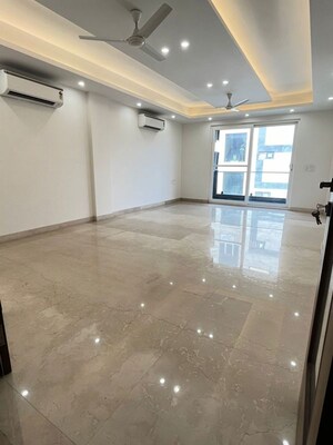 Room in 4 BHK Builder Floor at PhasE-Iii SectoR-48 – for Sale