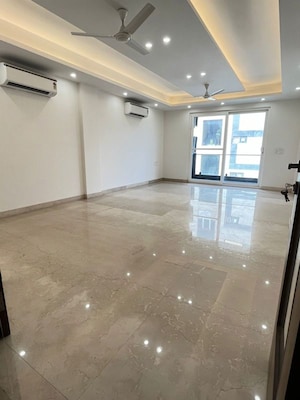 Room in 4 BHK Builder Floor at PhasE-Iii SectoR-48 – for Sale