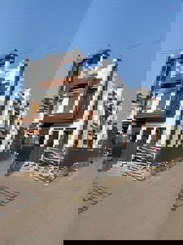 5 BHK + Extra Room 2000 Sq.Ft. Independent House in R K Premia Homes