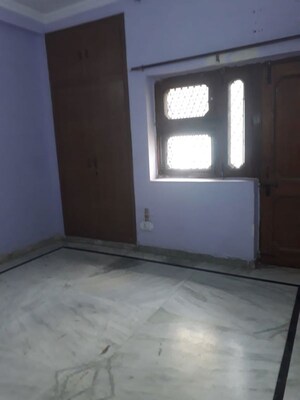 Room in 3.5 BHK Independent House at RWA Apartments Sector 41, Sector 41 – for Rent