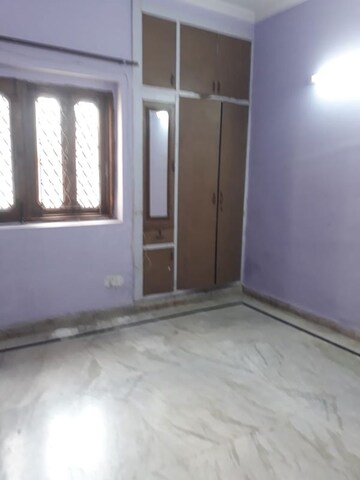 Room in 3.5 BHK Independent House at RWA Apartments Sector 41, Sector 41 – for Rent