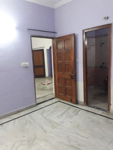 Room in 3.5 BHK Independent House at RWA Apartments Sector 41, Sector 41 – for Rent