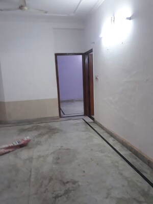 Room in 3.5 BHK Independent House at RWA Apartments Sector 41, Sector 41 – for Rent