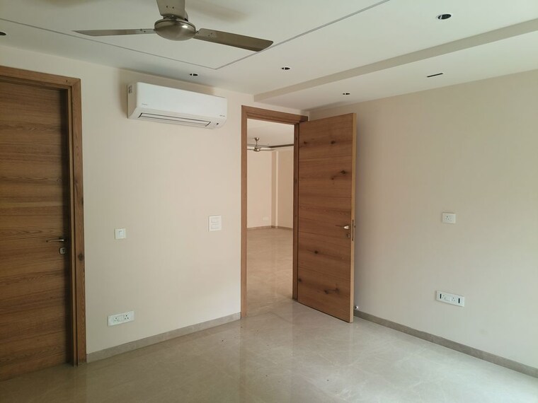 Room, kailash colony 3 Bedroom 1800 Sq.Ft. Builder Floor In Kailash Colony Delhi 10028811