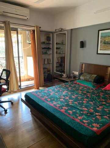 Bedroom in 2 BHK Apartment at Santacruz West – for Rent
