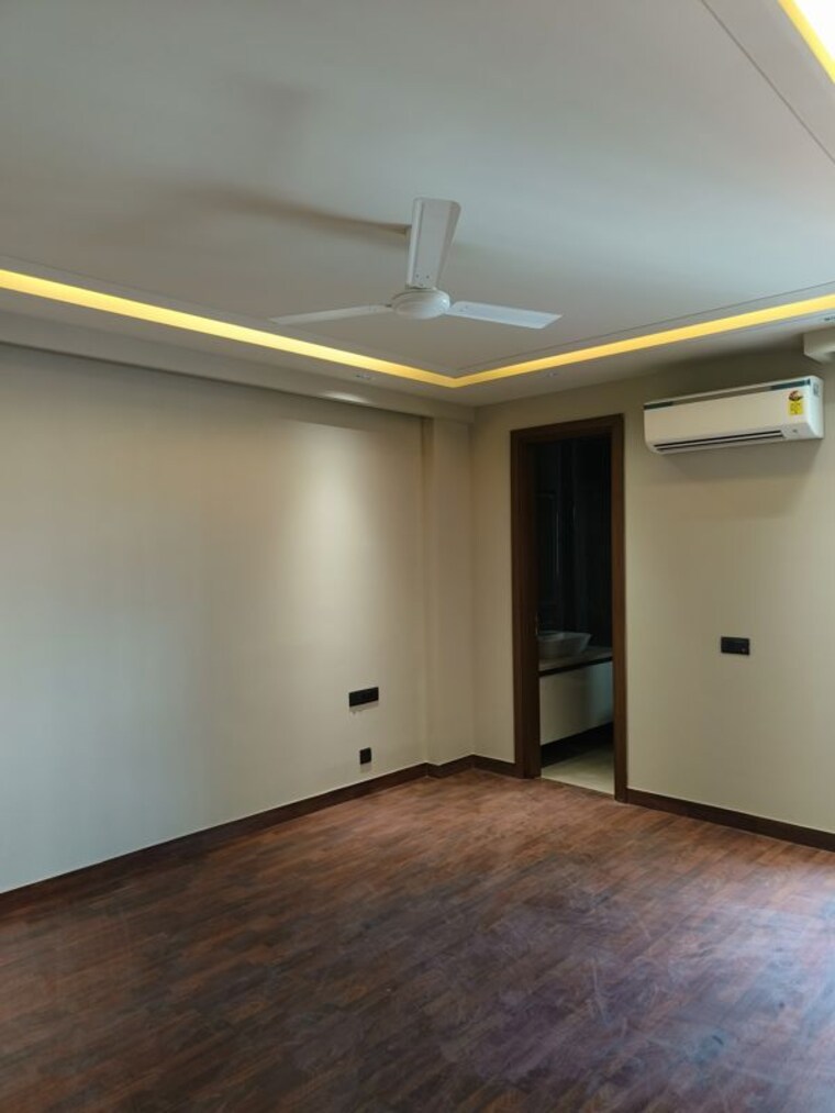 Room, kalkaji 3 Bedroom 1800 Sq.Ft. Builder Floor In Kalkaji Delhi 10028873