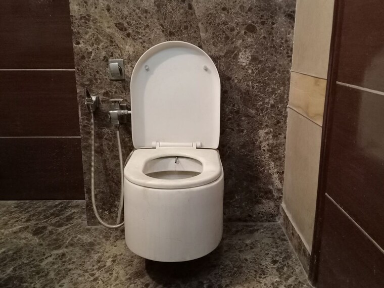 Bathroom, green park extension 3 Bedroom 1800 Sq.Ft. Apartment In Green Park Extension Delhi 10063710
