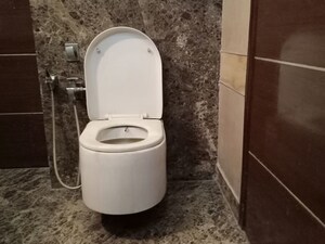 Bathroom in 3 BHK Apartment at Green Park Extension – for Sale