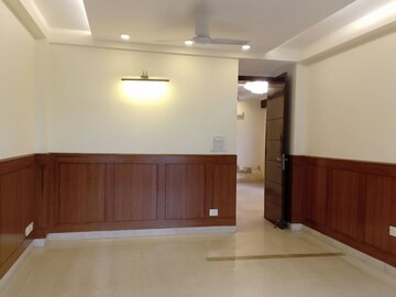 Room in 3 BHK Apartment at Green Park Extension – for Sale