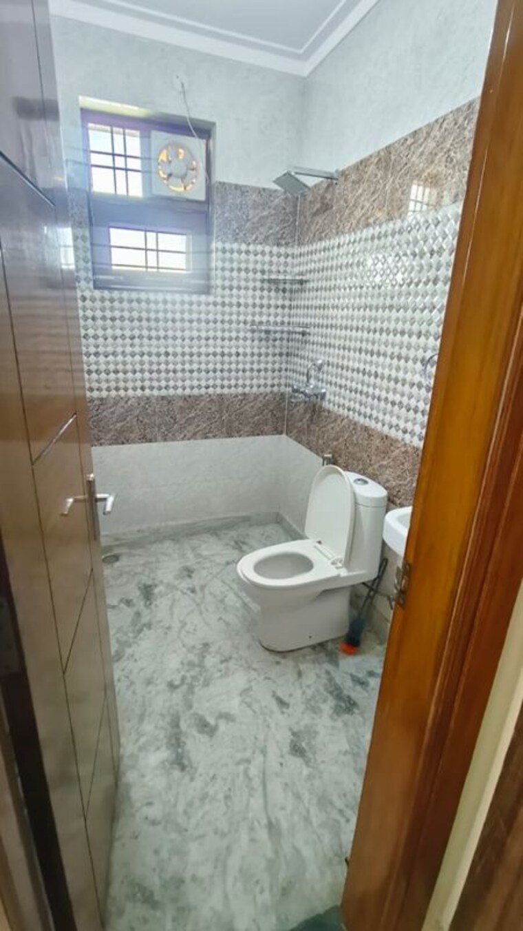 Bathroom, ansal-plaza-gurgaon 4 Bedroom 263 Sq.Yd. Independent House In Palam Vihar Gurgaon 10063731