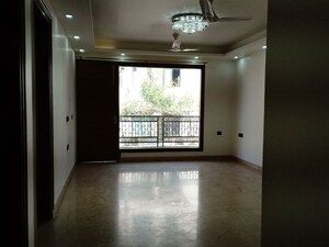 Room in 3 BHK Apartment at Green Park Extension – for Sale