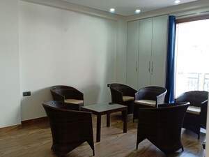 Team Area in 3 BHK Apartment at Green Park Extension – for Sale