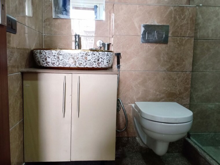 Bathroom, green park extension 3 Bedroom 1900 Sq.Ft. Apartment In Green Park Extension Delhi 10063785
