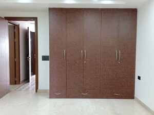 Room in 3 BHK Apartment at Green Park Extension – for Sale