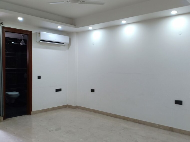 Room, green park extension 3 Bedroom 1900 Sq.Ft. Apartment In Green Park Extension Delhi 10063785