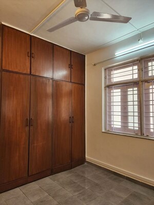 Room in 1.5 BHK Apartment at Bandra West – for Rent