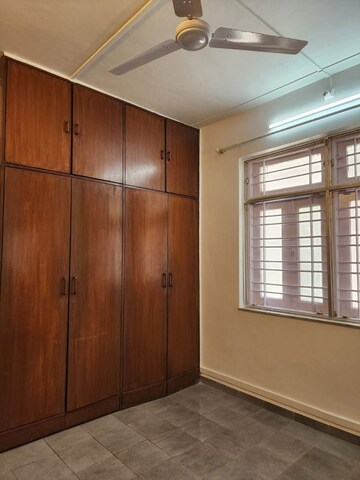 Room in 1.5 BHK Apartment at Bandra West – for Rent