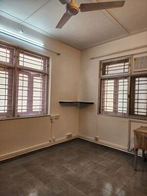 Room in 1.5 BHK Apartment at Bandra West – for Rent