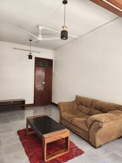 1.5 BHK + Pooja Room Apartment For Rent in Bandra West