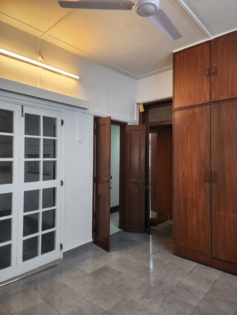 Room, bandra west 1.5 Bedroom 500 Sq.Ft. Apartment In Bandra West Mumbai 10063820