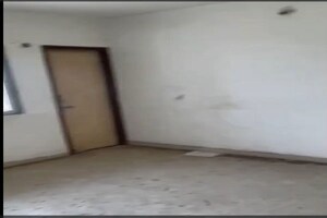 Room in 2 BHK Apartment at Jahangirabad – for Sale